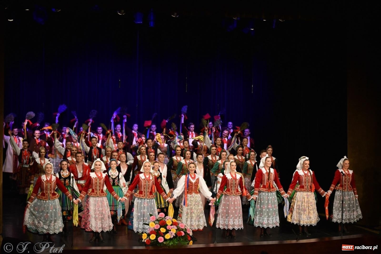 Zdjęcie w galerii na portalu naszraciborz.pl: ZPiT ŚLĄSK wrócił do Raciborza. Wyśmienity koncert na deskach RCK-u wiadomości z regionu