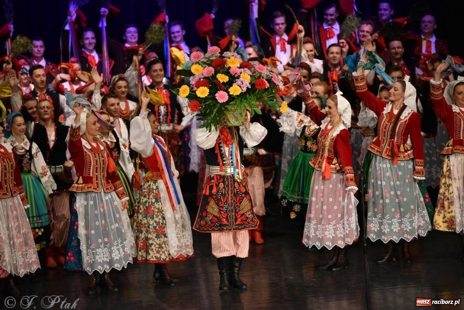 Zdjęcie w galerii na portalu naszraciborz.pl: ZPiT ŚLĄSK wrócił do Raciborza. Wyśmienity koncert na deskach RCK-u wiadomości z regionu