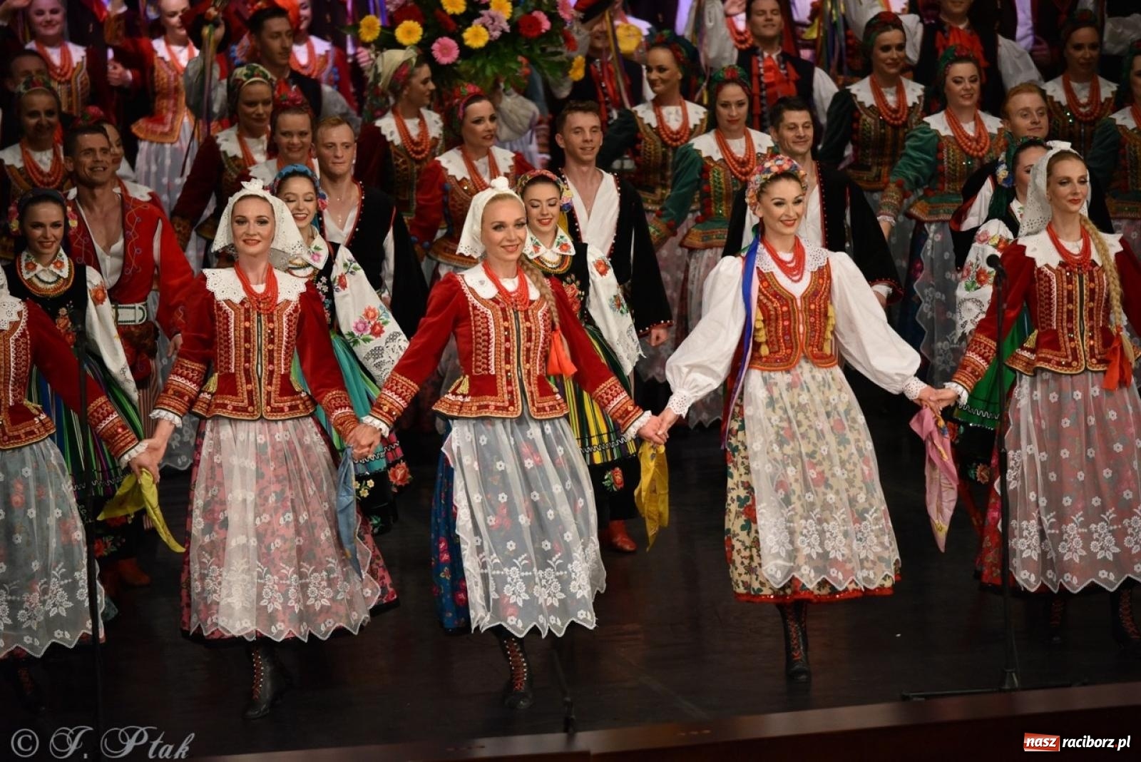 Zdjęcie w galerii na portalu naszraciborz.pl: ZPiT ŚLĄSK wrócił do Raciborza. Wyśmienity koncert na deskach RCK-u wiadomości z regionu