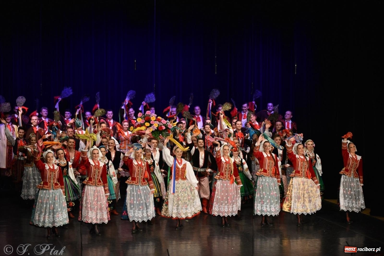 Zdjęcie w galerii na portalu naszraciborz.pl: ZPiT ŚLĄSK wrócił do Raciborza. Wyśmienity koncert na deskach RCK-u wiadomości z regionu