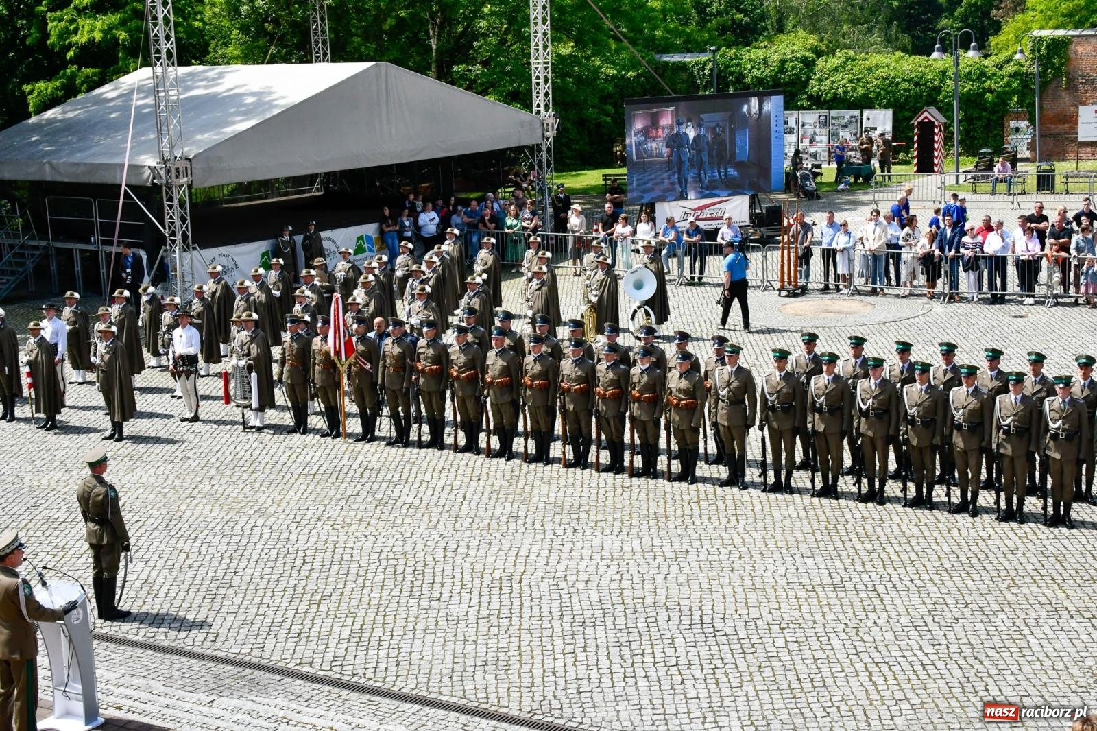 Zdjęcie w galerii na portalu naszraciborz.pl: Śląska Straż Graniczna świętowała na raciborskim zamku [FOTO i WIDEO] wiadomości z regionu