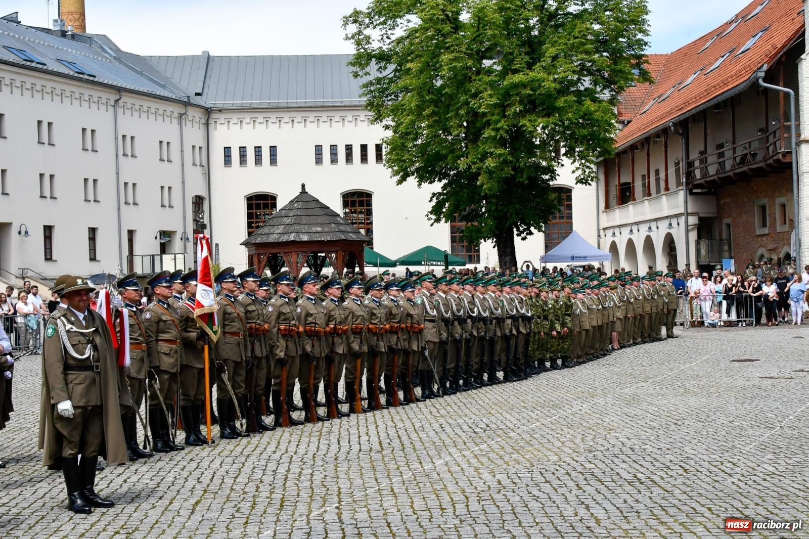 Zdjęcie w galerii na portalu naszraciborz.pl: Śląska Straż Graniczna świętowała na raciborskim zamku [FOTO i WIDEO] wiadomości z regionu