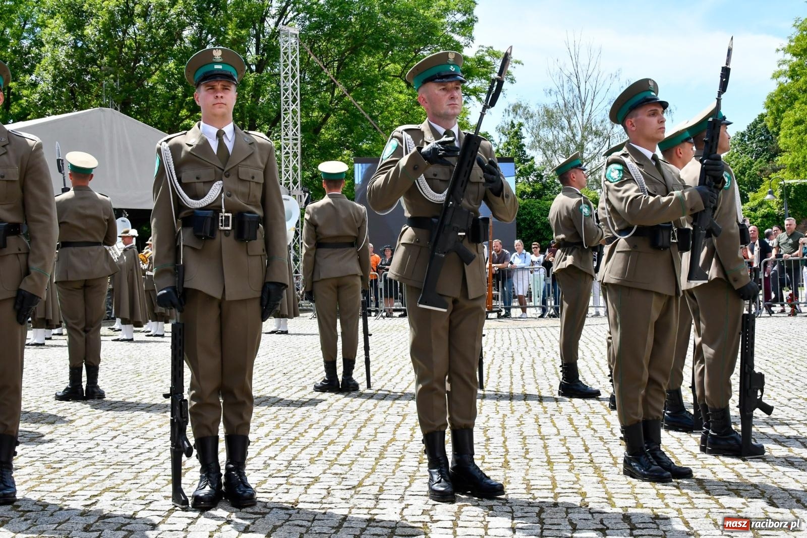 Zdjęcie w galerii na portalu naszraciborz.pl: Śląska Straż Graniczna świętowała na raciborskim zamku [FOTO i WIDEO] wiadomości z regionu