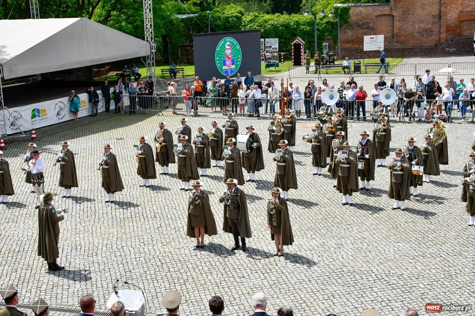 Zdjęcie w galerii na portalu naszraciborz.pl: Śląska Straż Graniczna świętowała na raciborskim zamku [FOTO i WIDEO] wiadomości z regionu