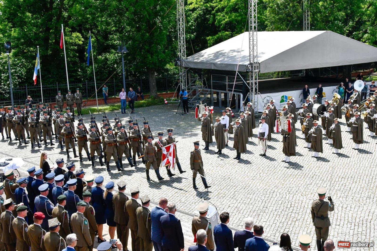 Zdjęcie w galerii na portalu naszraciborz.pl: Śląska Straż Graniczna świętowała na raciborskim zamku [FOTO i WIDEO] wiadomości z regionu