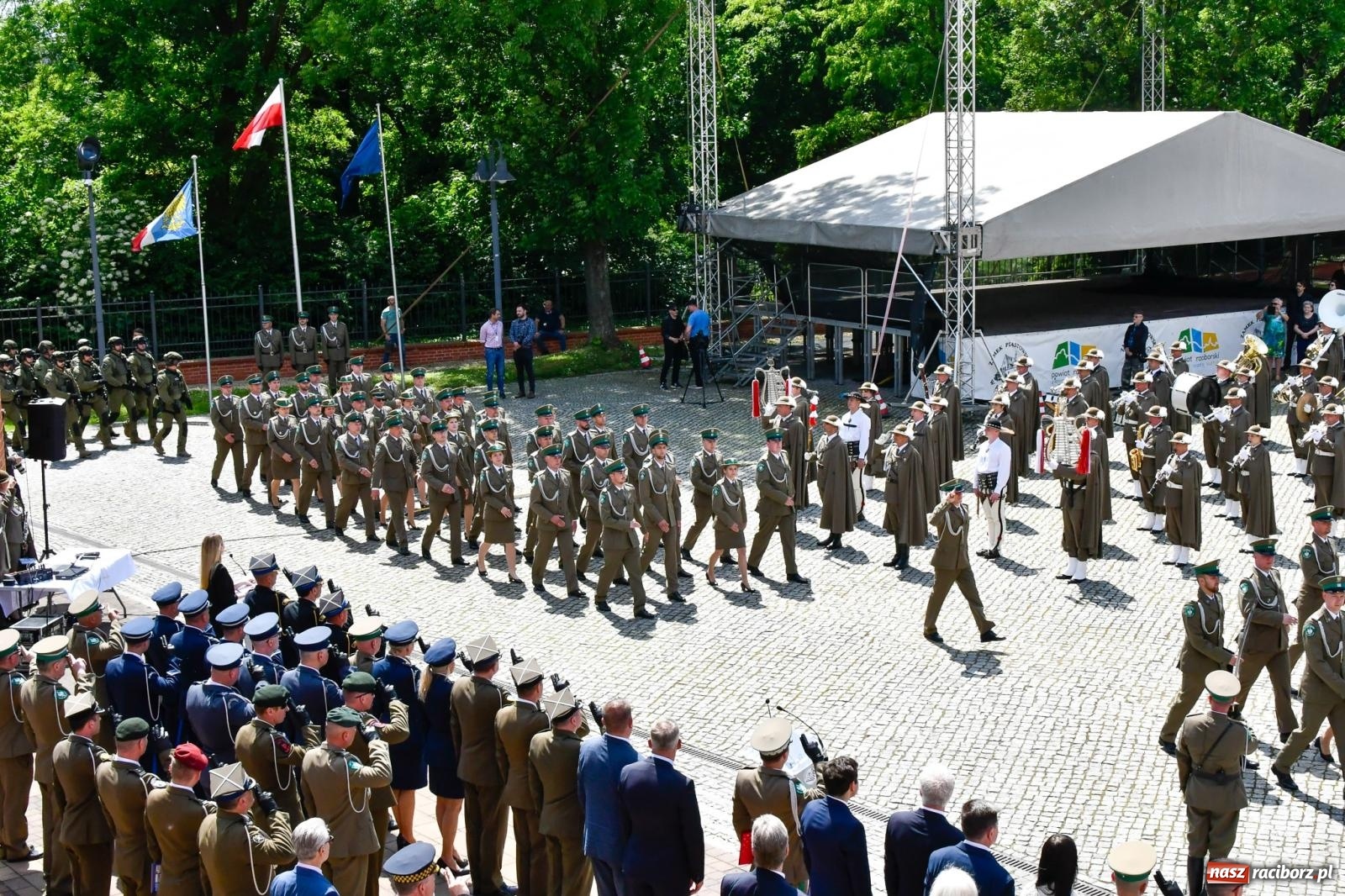 Zdjęcie w galerii na portalu naszraciborz.pl: Śląska Straż Graniczna świętowała na raciborskim zamku [FOTO i WIDEO] wiadomości z regionu
