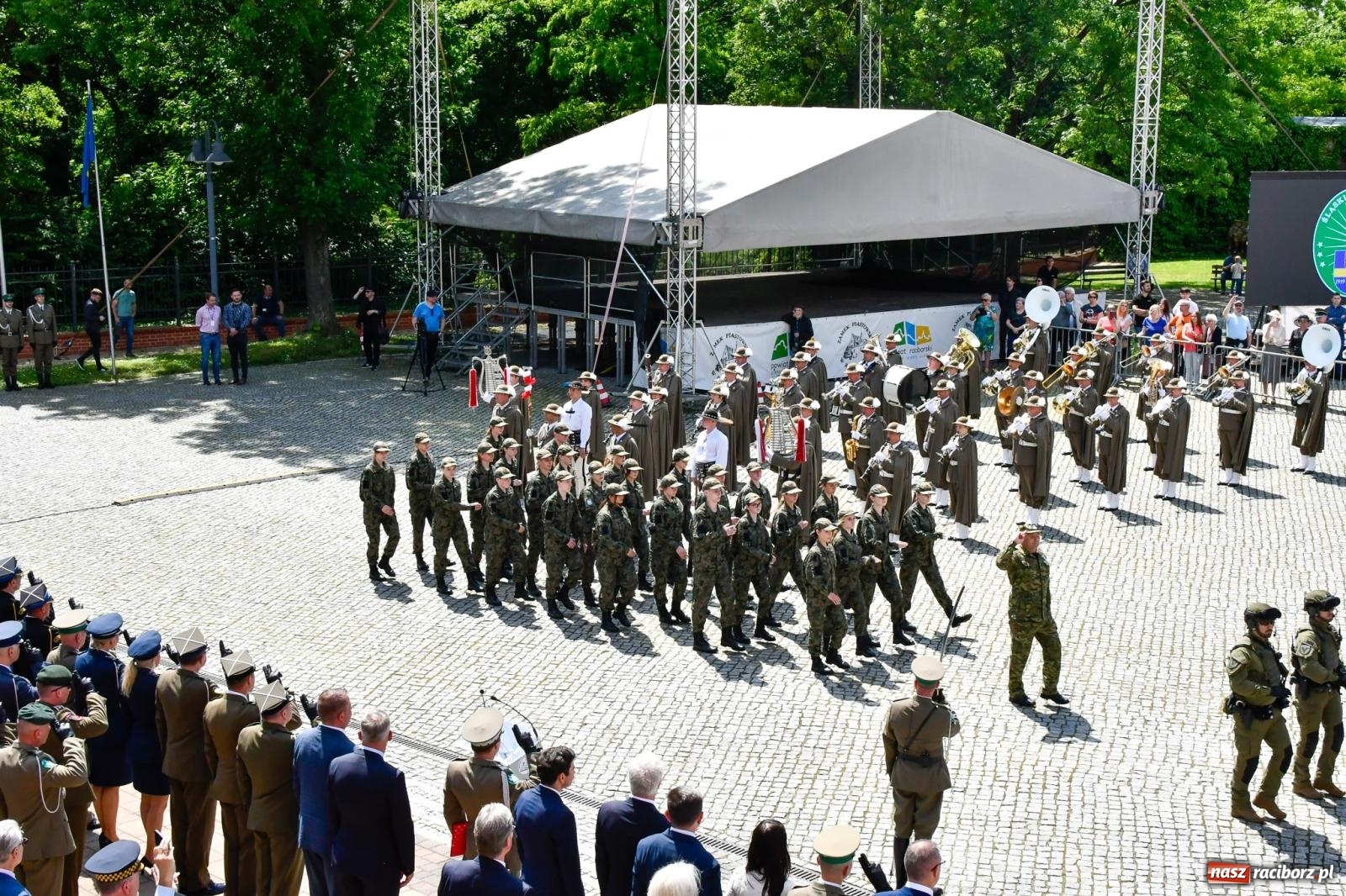 Zdjęcie w galerii na portalu naszraciborz.pl: Śląska Straż Graniczna świętowała na raciborskim zamku [FOTO i WIDEO] wiadomości z regionu