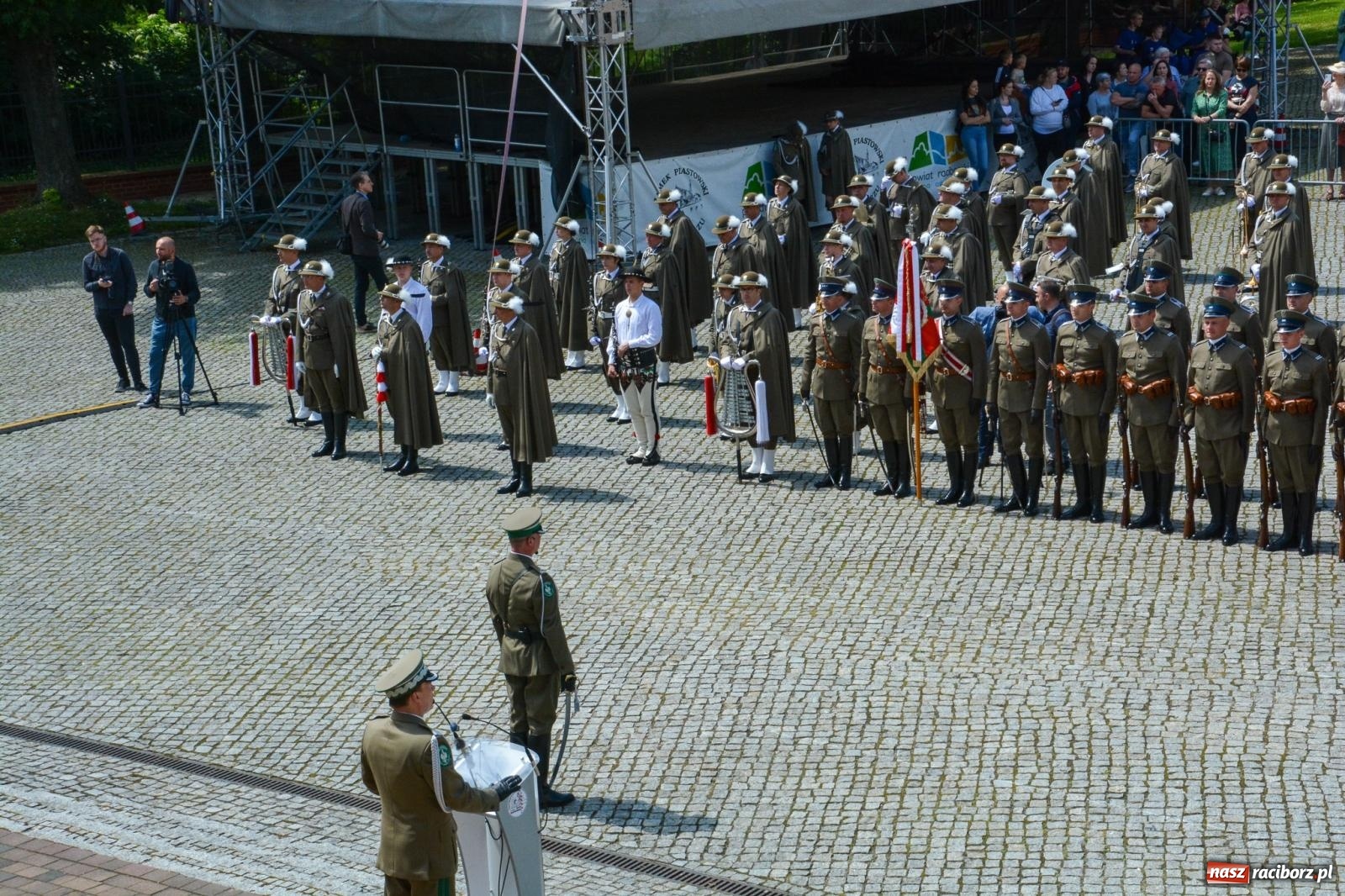Zdjęcie w galerii na portalu naszraciborz.pl: Śląska Straż Graniczna świętowała na raciborskim zamku [FOTO i WIDEO] wiadomości z regionu