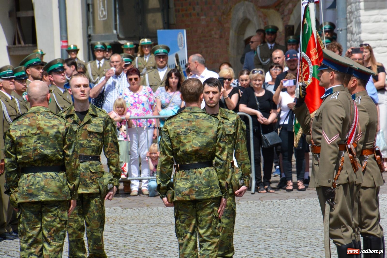 Zdjęcie w galerii na portalu naszraciborz.pl: Śląska Straż Graniczna świętowała na raciborskim zamku [FOTO i WIDEO] wiadomości z regionu