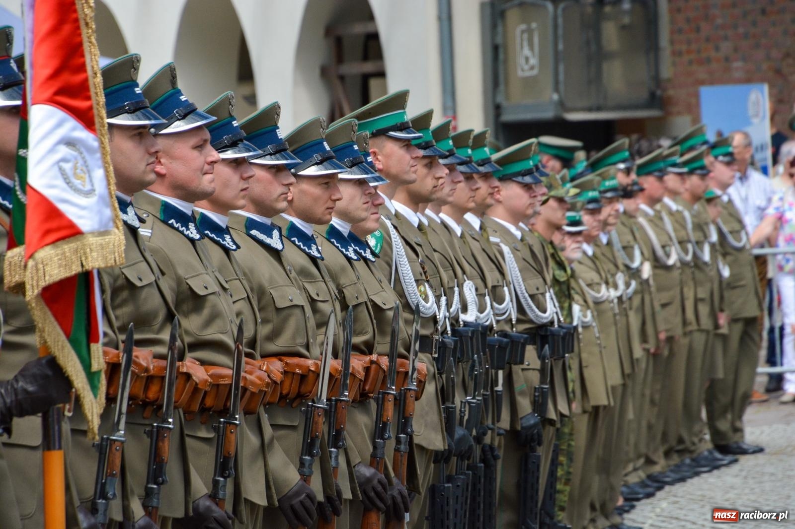 Zdjęcie w galerii na portalu naszraciborz.pl: Śląska Straż Graniczna świętowała na raciborskim zamku [FOTO i WIDEO] wiadomości z regionu