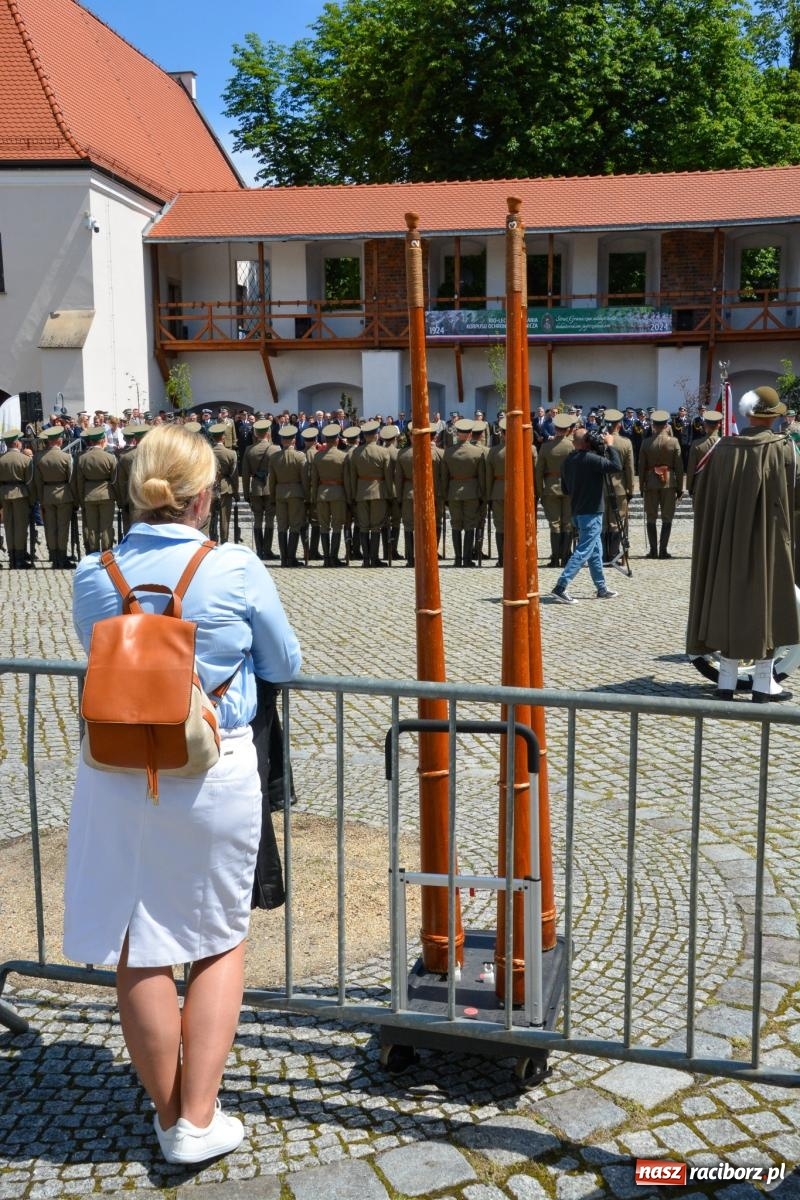 Zdjęcie w galerii na portalu naszraciborz.pl: Śląska Straż Graniczna świętowała na raciborskim zamku [FOTO i WIDEO] wiadomości z regionu
