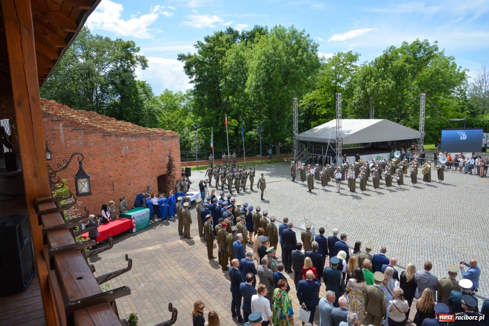 Zdjęcie w galerii na portalu naszraciborz.pl: Śląska Straż Graniczna świętowała na raciborskim zamku [FOTO i WIDEO] wiadomości z regionu