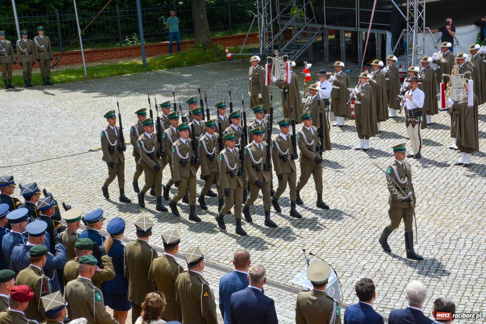 Zdjęcie w galerii na portalu naszraciborz.pl: Śląska Straż Graniczna świętowała na raciborskim zamku [FOTO i WIDEO] wiadomości z regionu