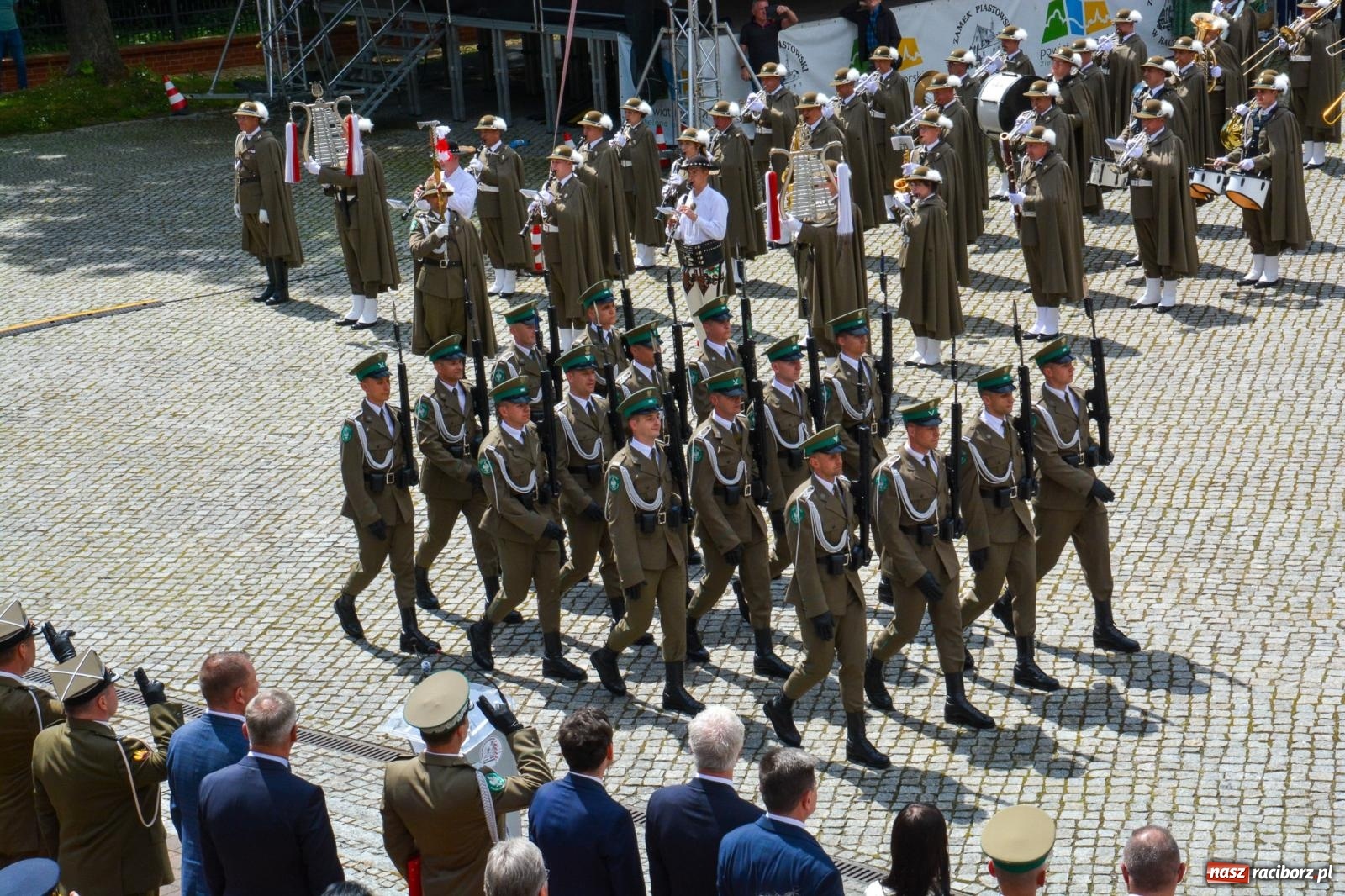 Zdjęcie w galerii na portalu naszraciborz.pl: Śląska Straż Graniczna świętowała na raciborskim zamku [FOTO i WIDEO] wiadomości z regionu