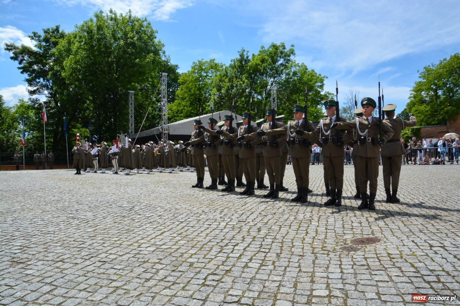 Zdjęcie w galerii na portalu naszraciborz.pl: Śląska Straż Graniczna świętowała na raciborskim zamku [FOTO i WIDEO] wiadomości z regionu