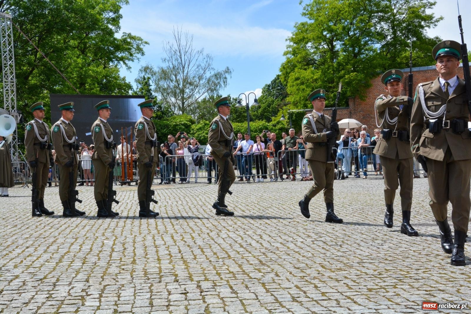 Zdjęcie w galerii na portalu naszraciborz.pl: Śląska Straż Graniczna świętowała na raciborskim zamku [FOTO i WIDEO] wiadomości z regionu