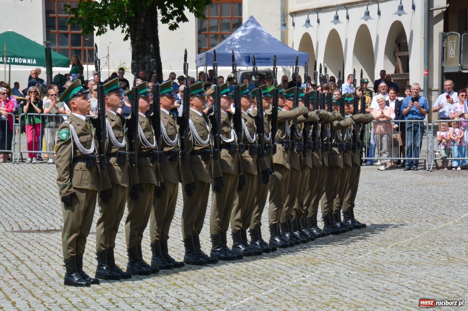 Zdjęcie w galerii na portalu naszraciborz.pl: Śląska Straż Graniczna świętowała na raciborskim zamku [FOTO i WIDEO] wiadomości z regionu