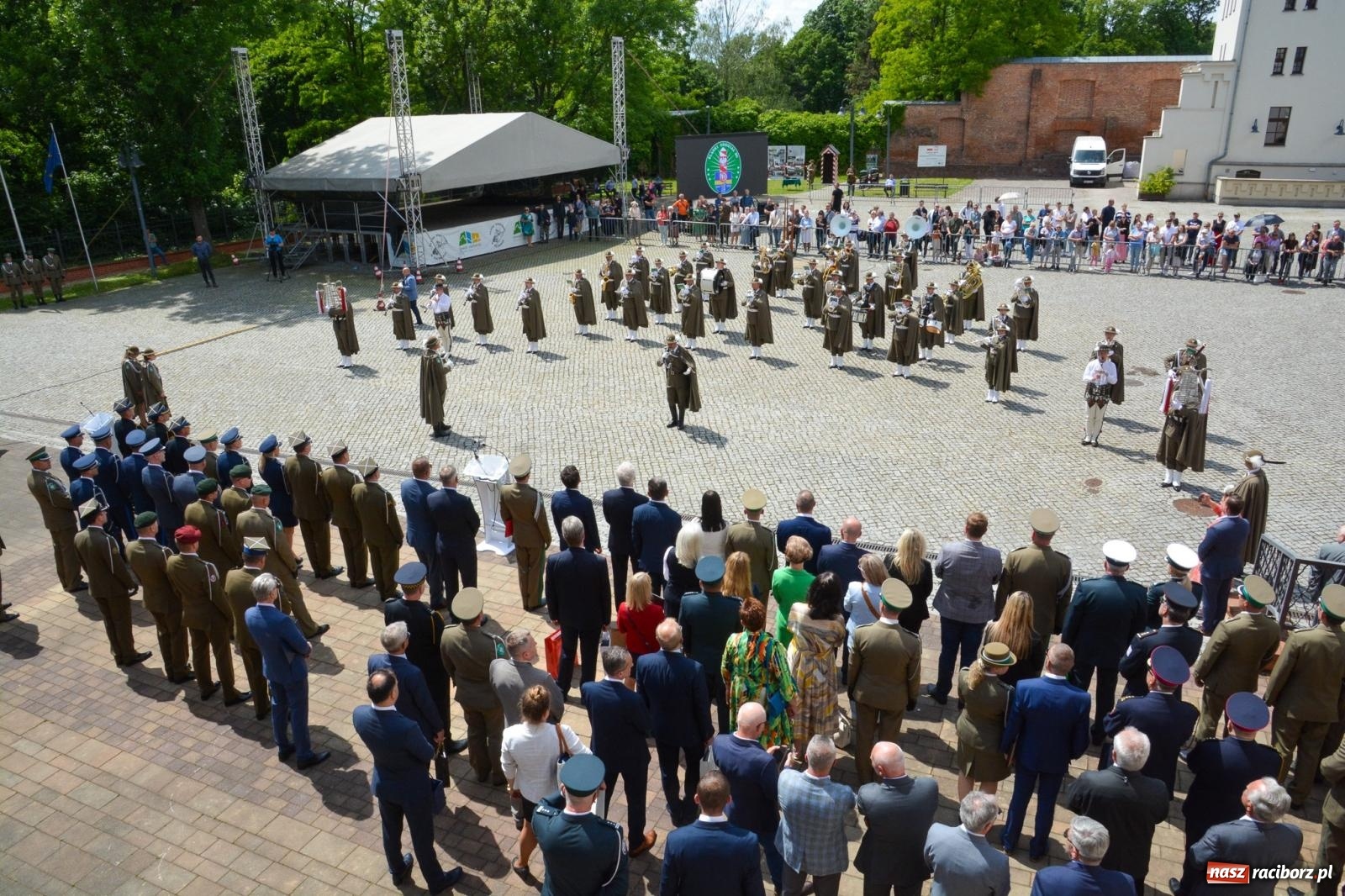 Zdjęcie w galerii na portalu naszraciborz.pl: Śląska Straż Graniczna świętowała na raciborskim zamku [FOTO i WIDEO] wiadomości z regionu