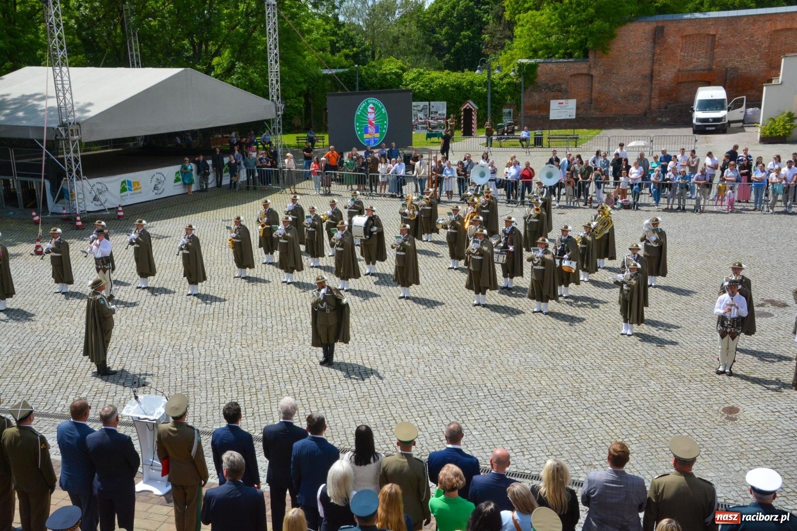 Zdjęcie w galerii na portalu naszraciborz.pl: Śląska Straż Graniczna świętowała na raciborskim zamku [FOTO i WIDEO] wiadomości z regionu