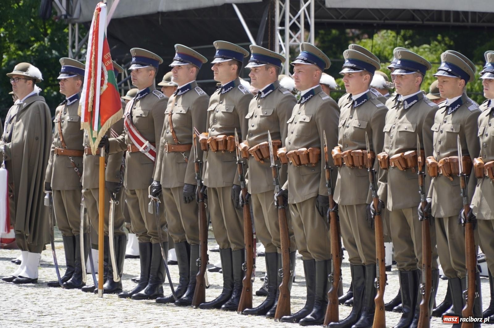 Zdjęcie w galerii na portalu naszraciborz.pl: Śląska Straż Graniczna świętowała na raciborskim zamku [FOTO i WIDEO] wiadomości z regionu