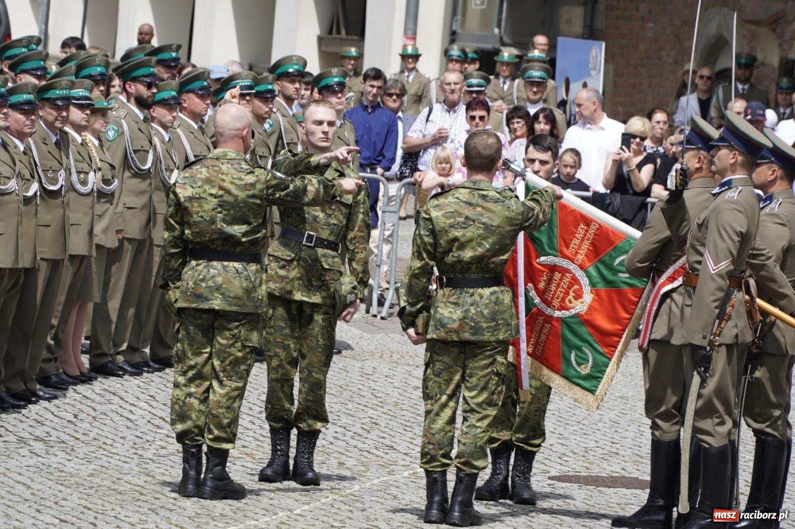 Zdjęcie w galerii na portalu naszraciborz.pl: Śląska Straż Graniczna świętowała na raciborskim zamku [FOTO i WIDEO] wiadomości z regionu