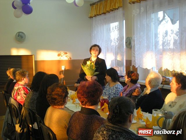 Zdjęcie w galerii na portalu naszraciborz.pl: Życzenia dla pań od władzy i strażaków wiadomości z regionu