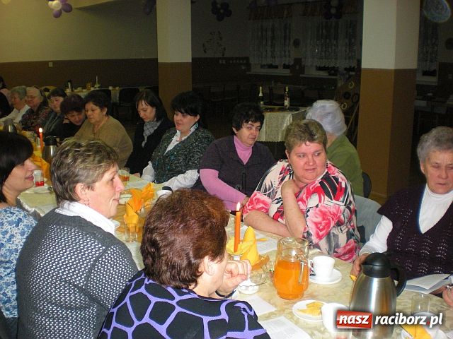 Zdjęcie w galerii na portalu naszraciborz.pl: Życzenia dla pań od władzy i strażaków wiadomości z regionu