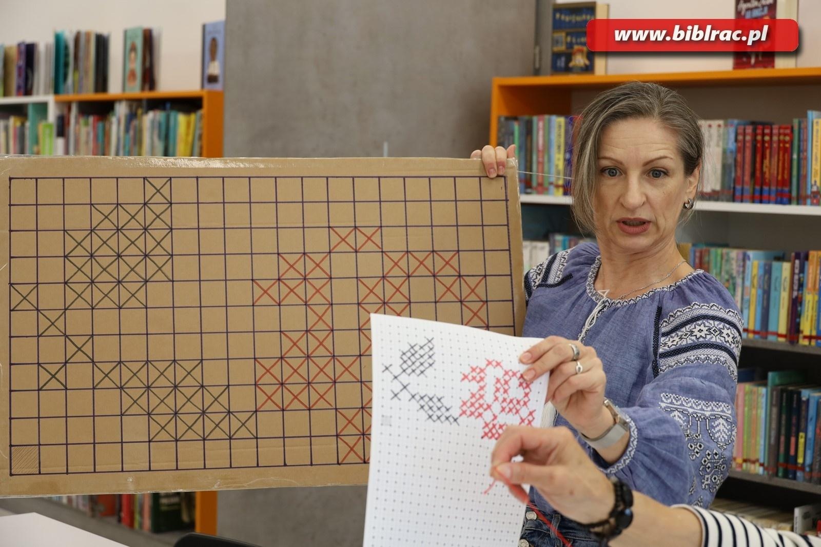 Zdjęcie w galerii na portalu naszraciborz.pl: Międzynarodowy Dzień Wyszywanki w Raciborzu wiadomości z regionu