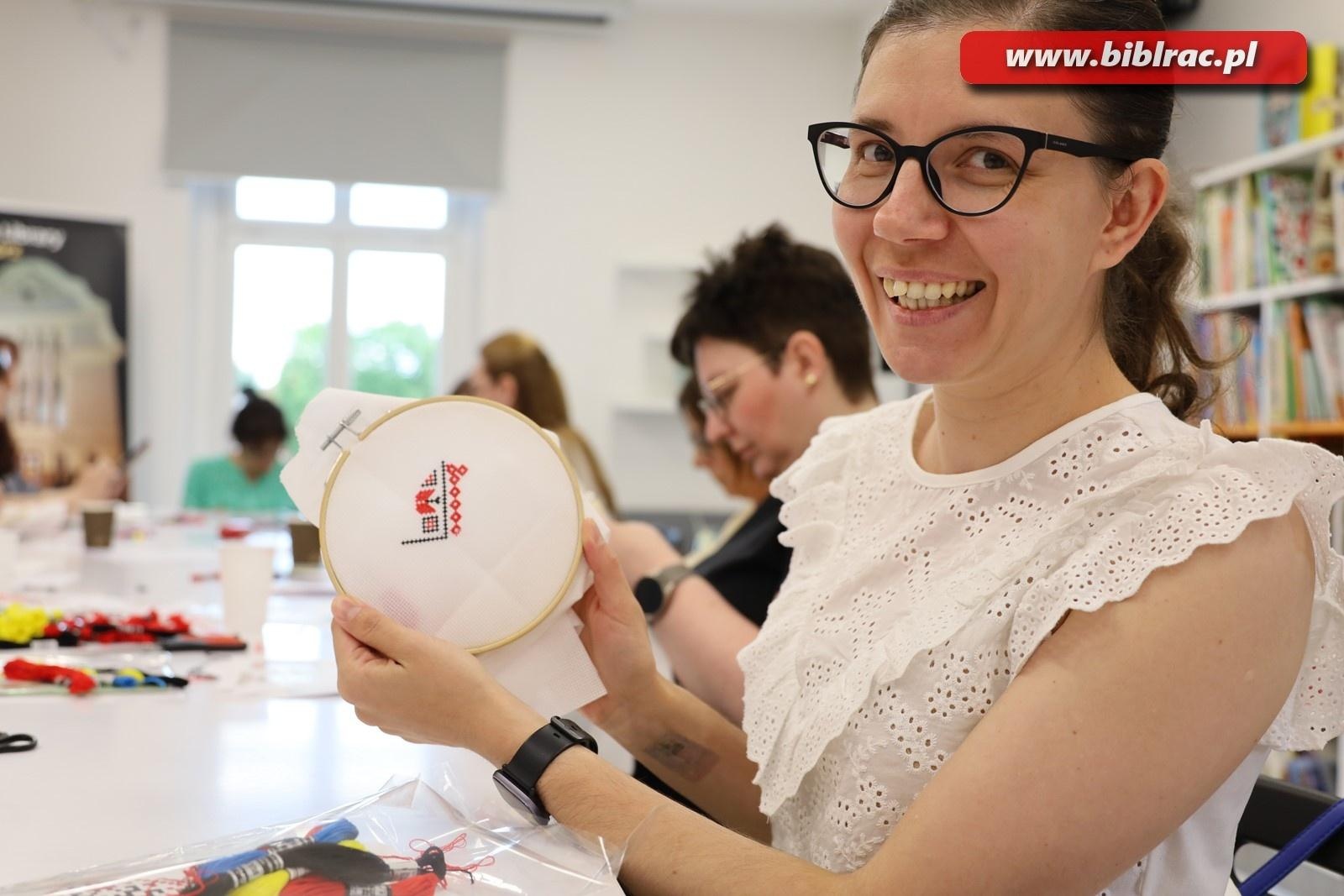 Zdjęcie w galerii na portalu naszraciborz.pl: Międzynarodowy Dzień Wyszywanki w Raciborzu wiadomości z regionu