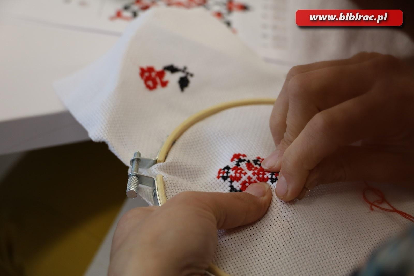Zdjęcie w galerii na portalu naszraciborz.pl: Międzynarodowy Dzień Wyszywanki w Raciborzu wiadomości z regionu