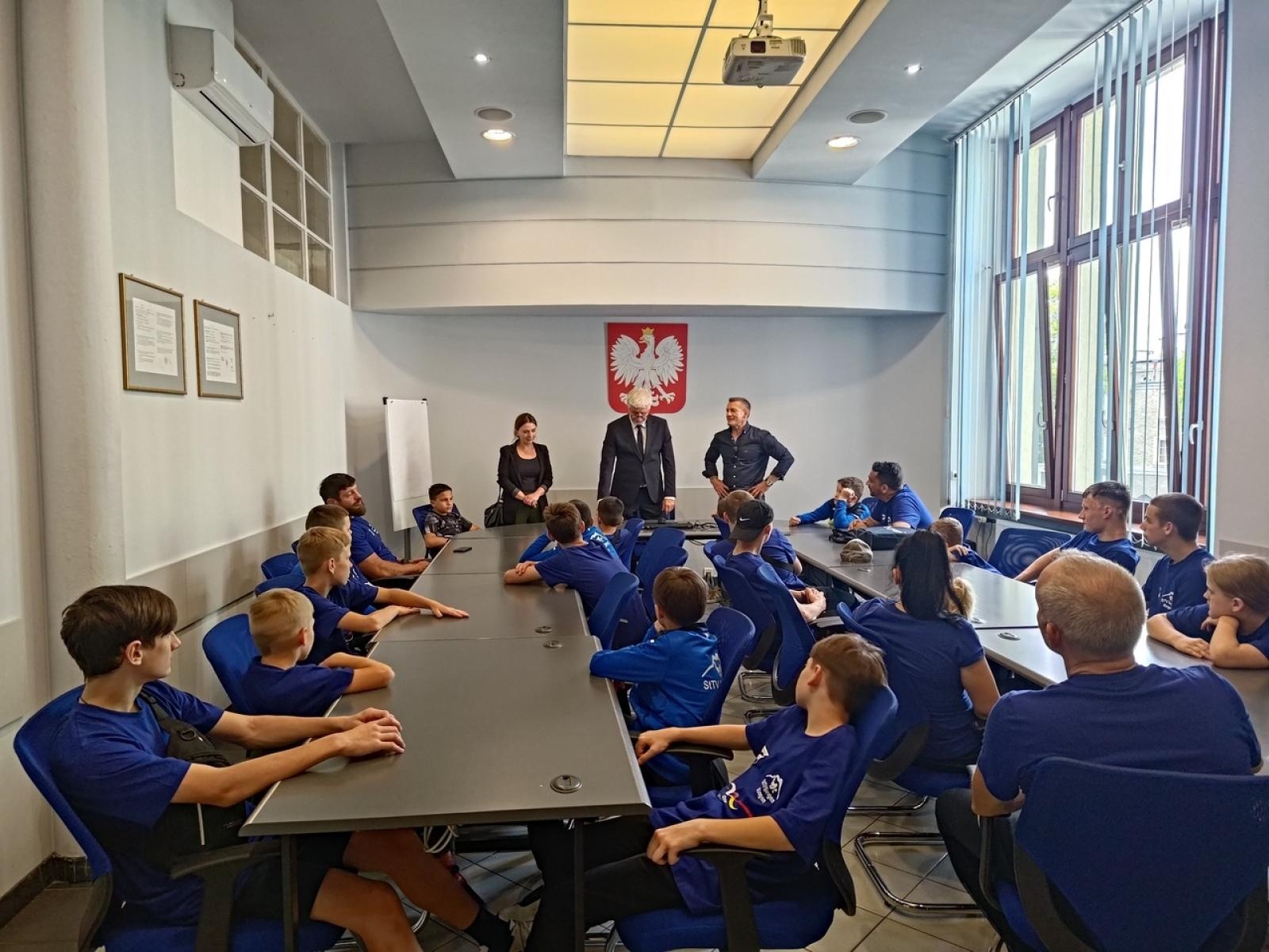 Zdjęcie w galerii na portalu naszraciborz.pl: Młodzi sportowcy z wymiany niemiecko-ukraińskiej gościli w raciborskim magistracie wiadomości z regionu