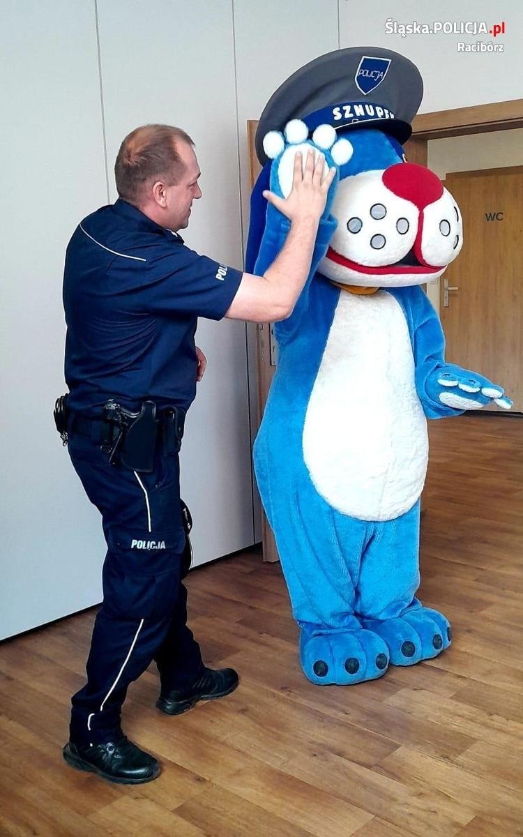 Zdjęcie w galerii na portalu naszraciborz.pl: Raciborscy dzielnicowi z wizytą w przedszkolu wiadomości z regionu