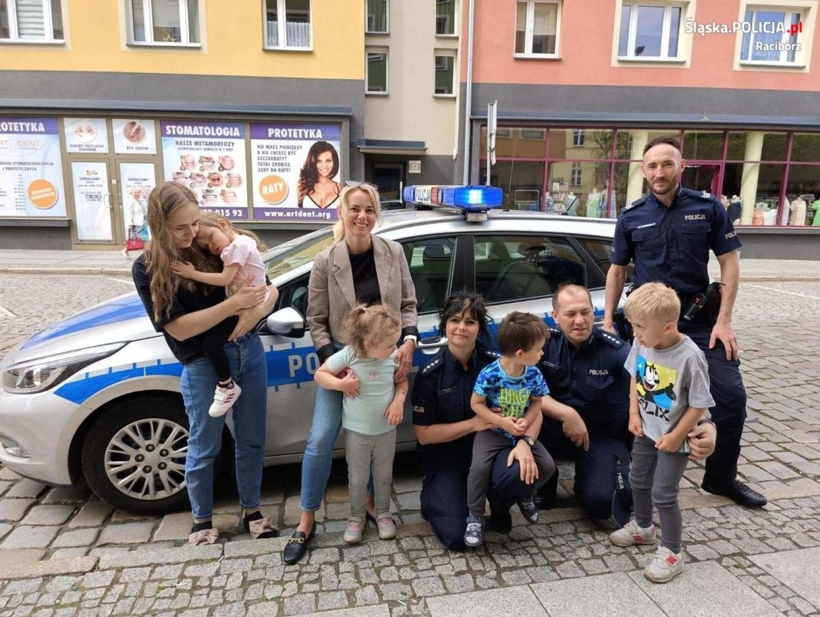 Zdjęcie w galerii na portalu naszraciborz.pl: Raciborscy dzielnicowi z wizytą w przedszkolu wiadomości z regionu