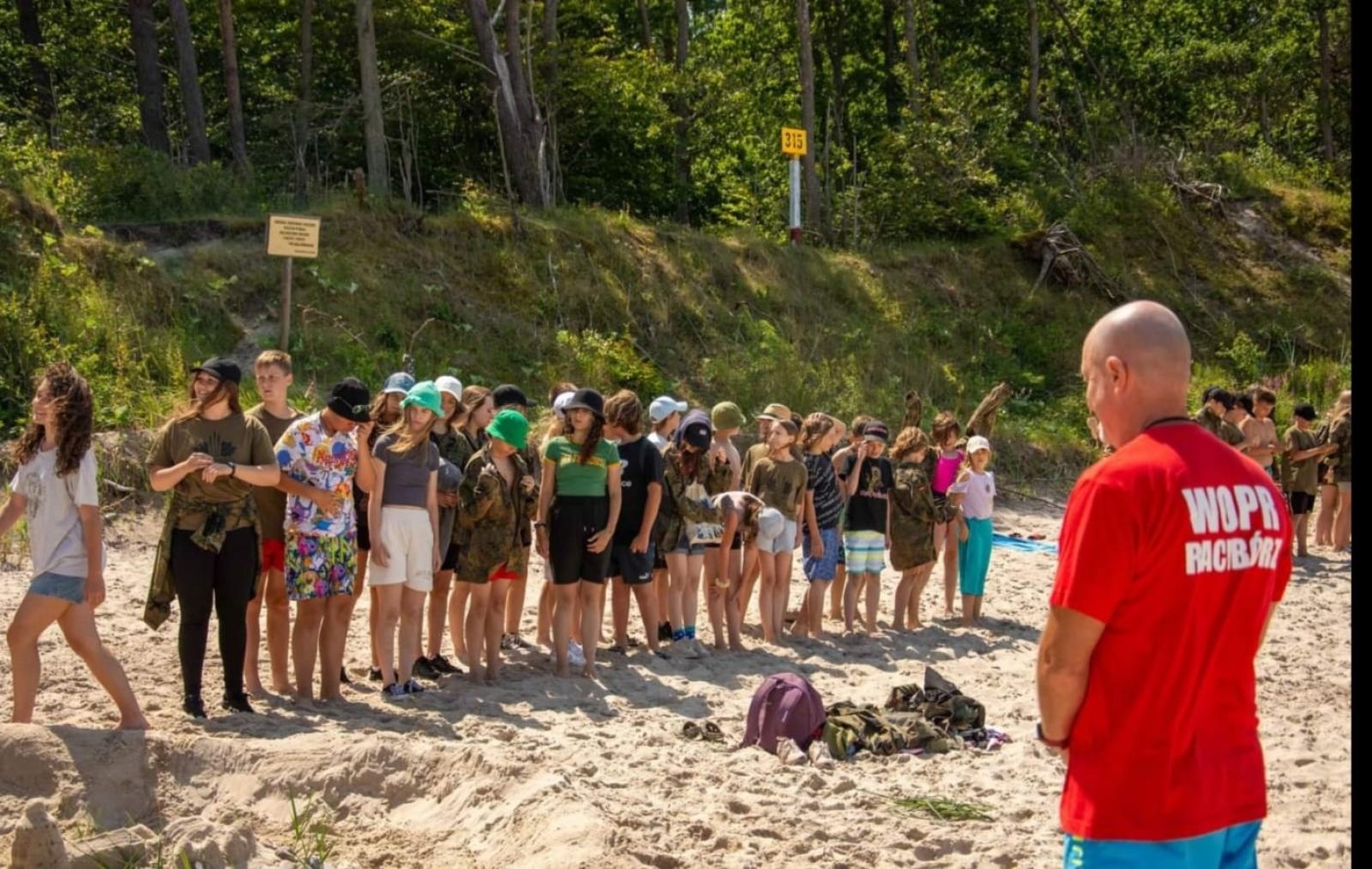 Zdjęcie w galerii na portalu naszraciborz.pl: ZWIADOWCY nad morzem. Kolonie w Pleśnej wiadomości z regionu