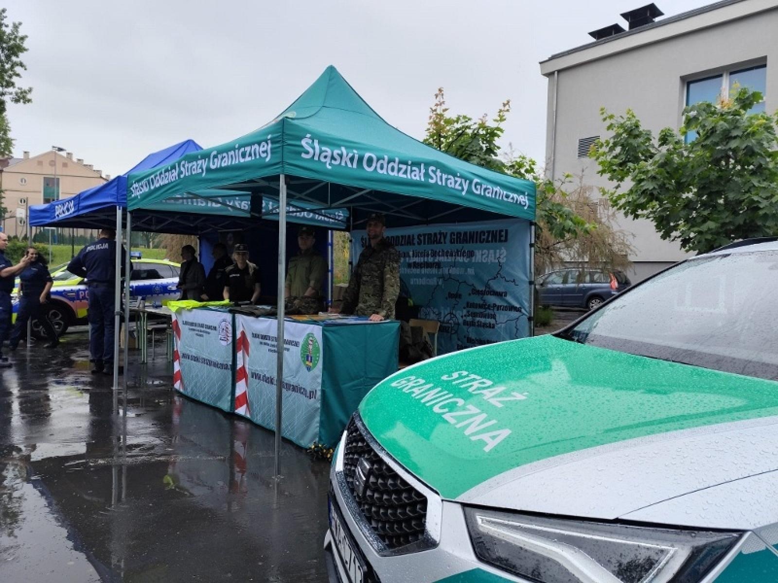 Zdjęcie w galerii na portalu naszraciborz.pl: Raciborscy pogranicznicy wzięli udział w kampanii edukacyjnej Escape Truck wiadomości z regionu