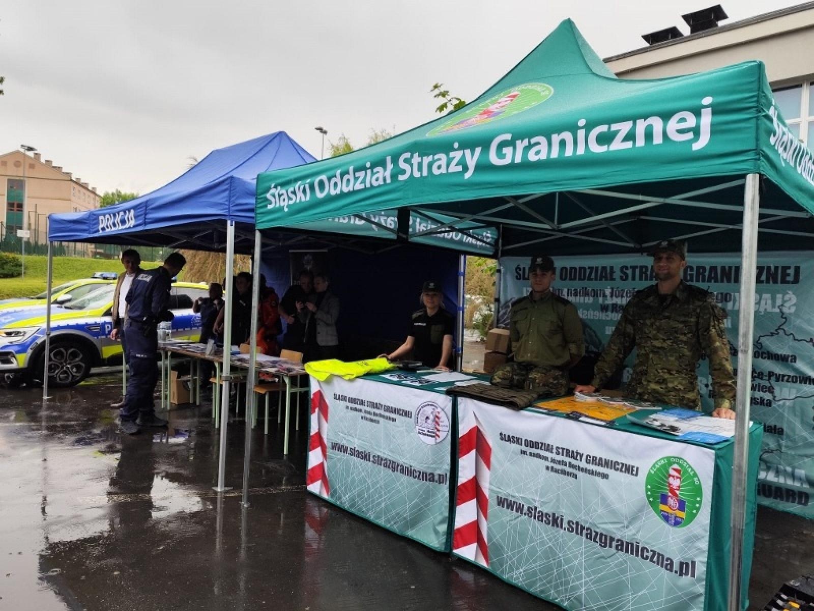 Zdjęcie w galerii na portalu naszraciborz.pl: Raciborscy pogranicznicy wzięli udział w kampanii edukacyjnej Escape Truck wiadomości z regionu