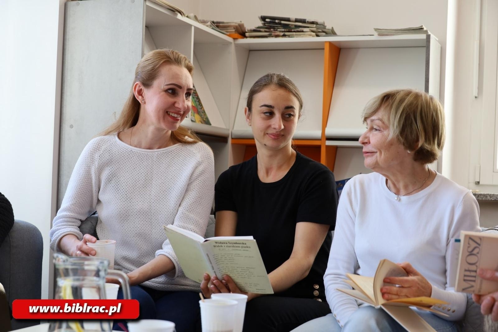Zdjęcie w galerii na portalu naszraciborz.pl: Kafejka językowa w bibliotece – miejsce wyjątkowych spotkań wiadomości z regionu