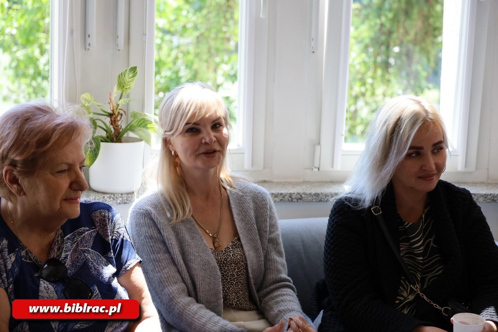 Zdjęcie w galerii na portalu naszraciborz.pl: Kafejka językowa w bibliotece – miejsce wyjątkowych spotkań wiadomości z regionu