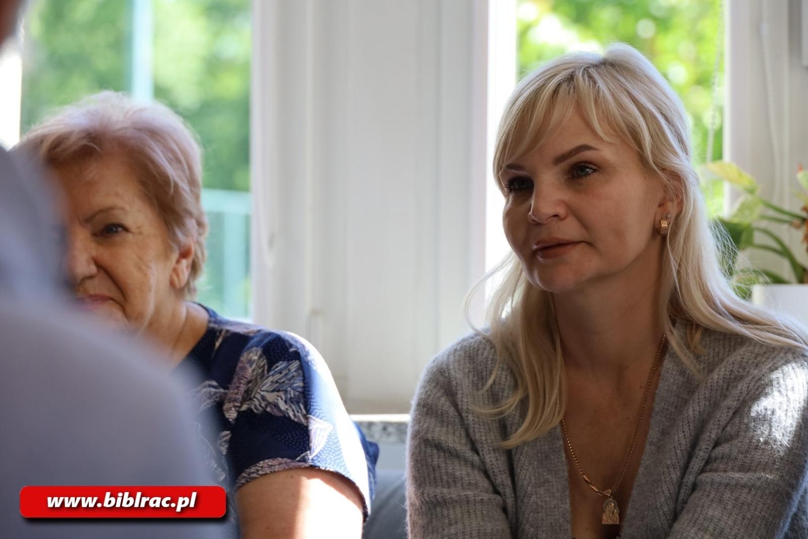 Zdjęcie w galerii na portalu naszraciborz.pl: Kafejka językowa w bibliotece – miejsce wyjątkowych spotkań wiadomości z regionu