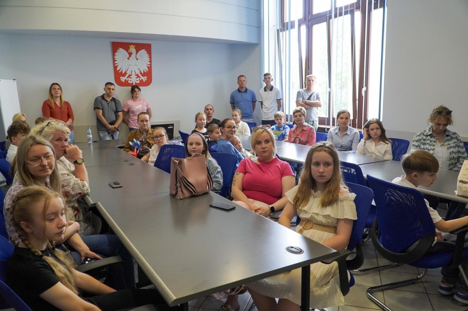 Zdjęcie w galerii na portalu naszraciborz.pl: Nagrodzono najlepsze prace w konkursie na wykonanie plakatu antysmogowego wiadomości z regionu