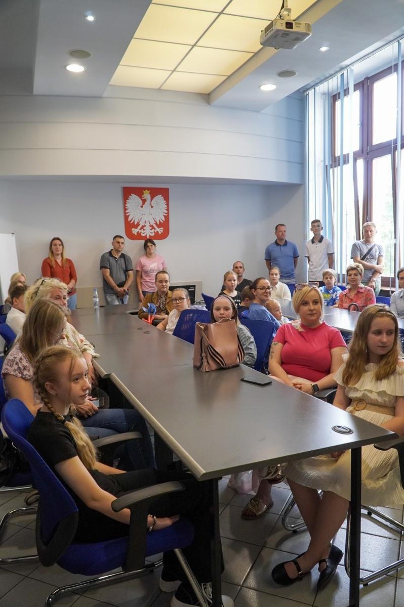 Zdjęcie w galerii na portalu naszraciborz.pl: Nagrodzono najlepsze prace w konkursie na wykonanie plakatu antysmogowego wiadomości z regionu