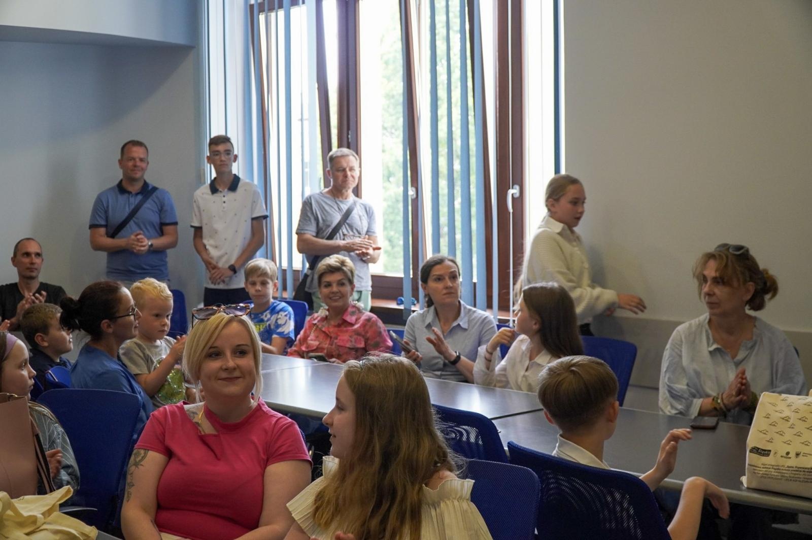 Zdjęcie w galerii na portalu naszraciborz.pl: Nagrodzono najlepsze prace w konkursie na wykonanie plakatu antysmogowego wiadomości z regionu
