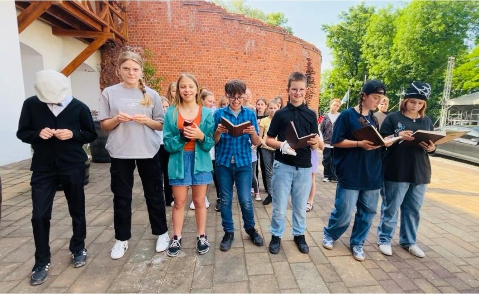 Zdjęcie w galerii na portalu naszraciborz.pl: Filmołaki. Zamek Piastowski zamienił się w plener filmowy wiadomości z regionu