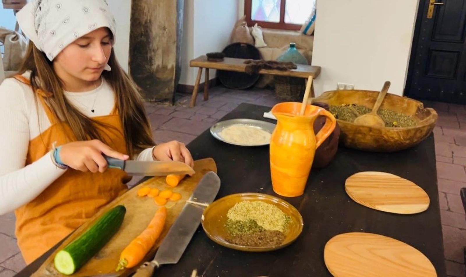 Zdjęcie w galerii na portalu naszraciborz.pl: Filmołaki. Zamek Piastowski zamienił się w plener filmowy wiadomości z regionu