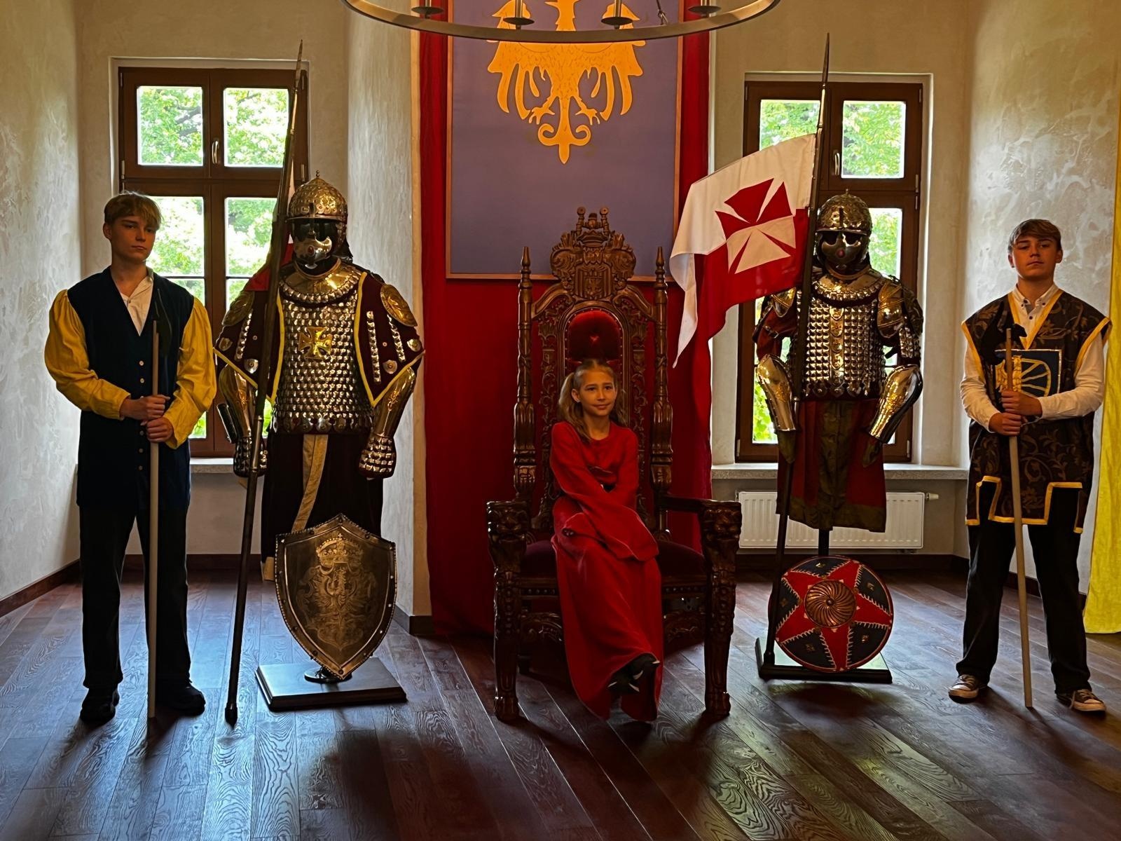 Zdjęcie w galerii na portalu naszraciborz.pl: Filmołaki. Zamek Piastowski zamienił się w plener filmowy wiadomości z regionu