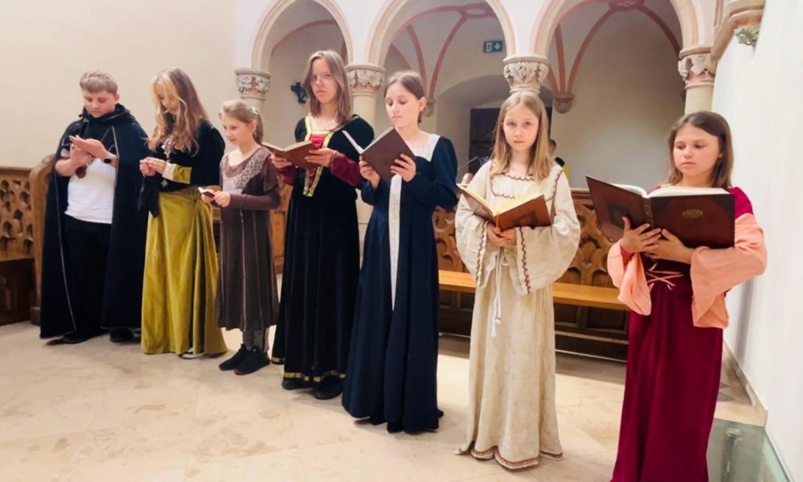 Zdjęcie w galerii na portalu naszraciborz.pl: Filmołaki. Zamek Piastowski zamienił się w plener filmowy wiadomości z regionu