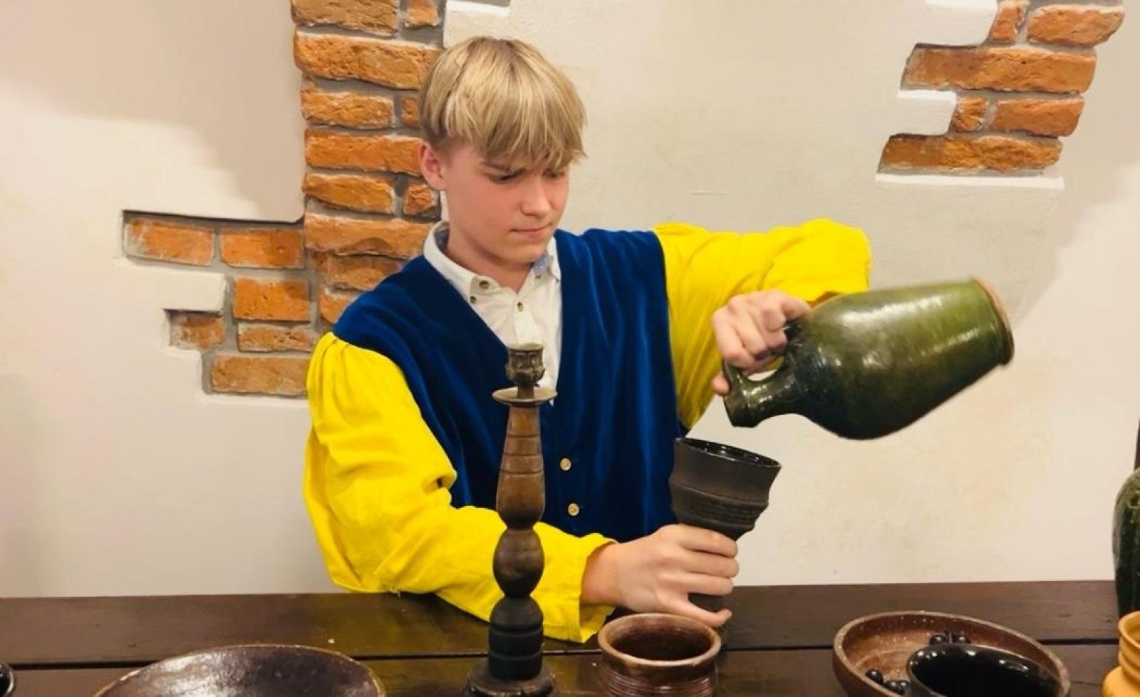 Zdjęcie w galerii na portalu naszraciborz.pl: Filmołaki. Zamek Piastowski zamienił się w plener filmowy wiadomości z regionu