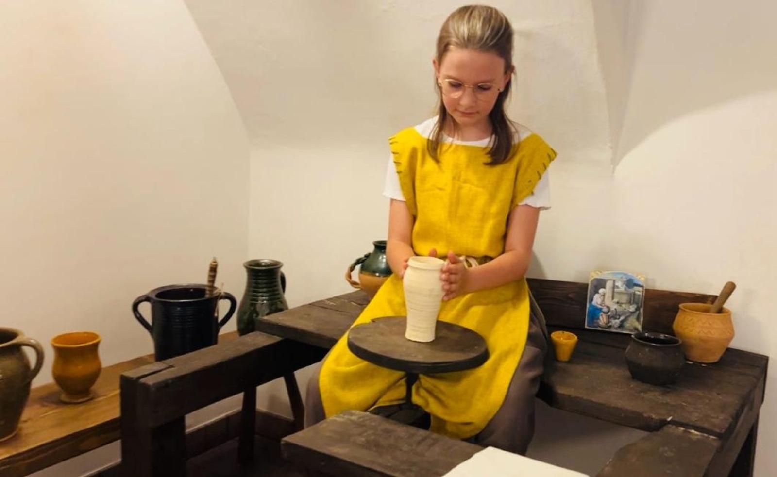 Zdjęcie w galerii na portalu naszraciborz.pl: Filmołaki. Zamek Piastowski zamienił się w plener filmowy wiadomości z regionu