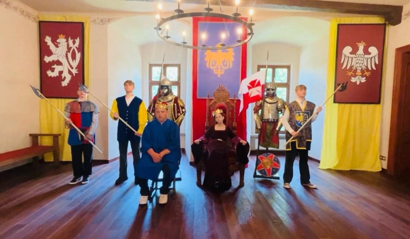 Zdjęcie w galerii na portalu naszraciborz.pl: Filmołaki. Zamek Piastowski zamienił się w plener filmowy wiadomości z regionu