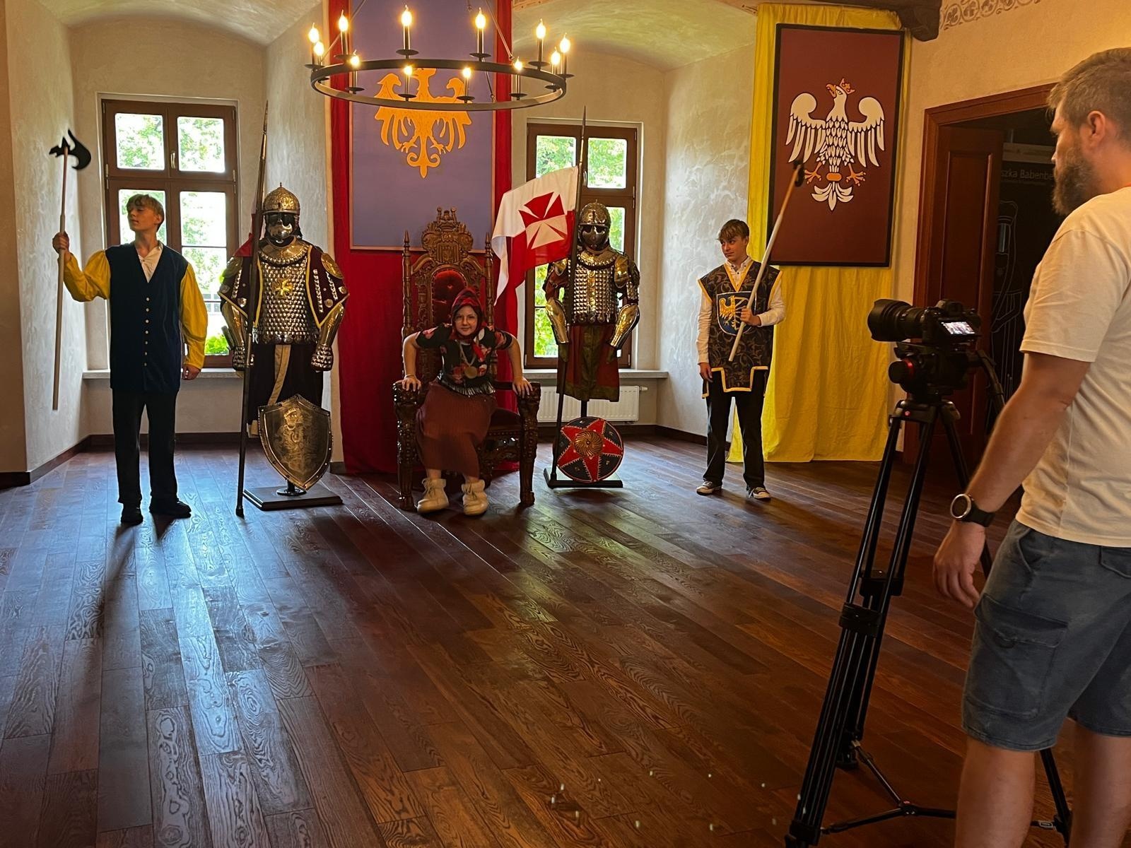 Zdjęcie w galerii na portalu naszraciborz.pl: Filmołaki. Zamek Piastowski zamienił się w plener filmowy wiadomości z regionu